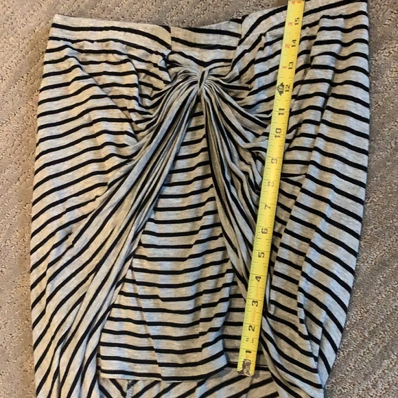 High-Low grey jersey mini skirt with stripes - Picture 3 of 5
